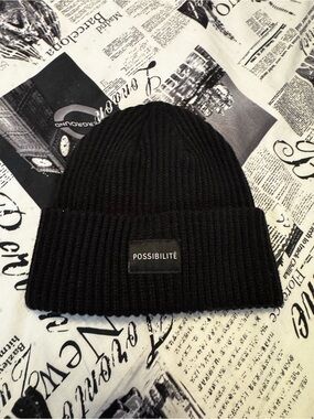 Black Ribbed Knit Beanie with French Saying